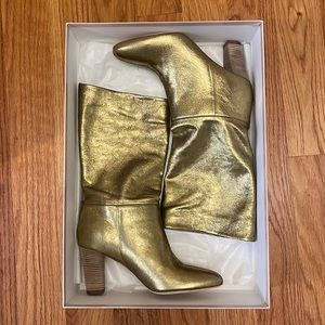 SJP by Sarah Jessica Parker Reign boot in gold leather ✨